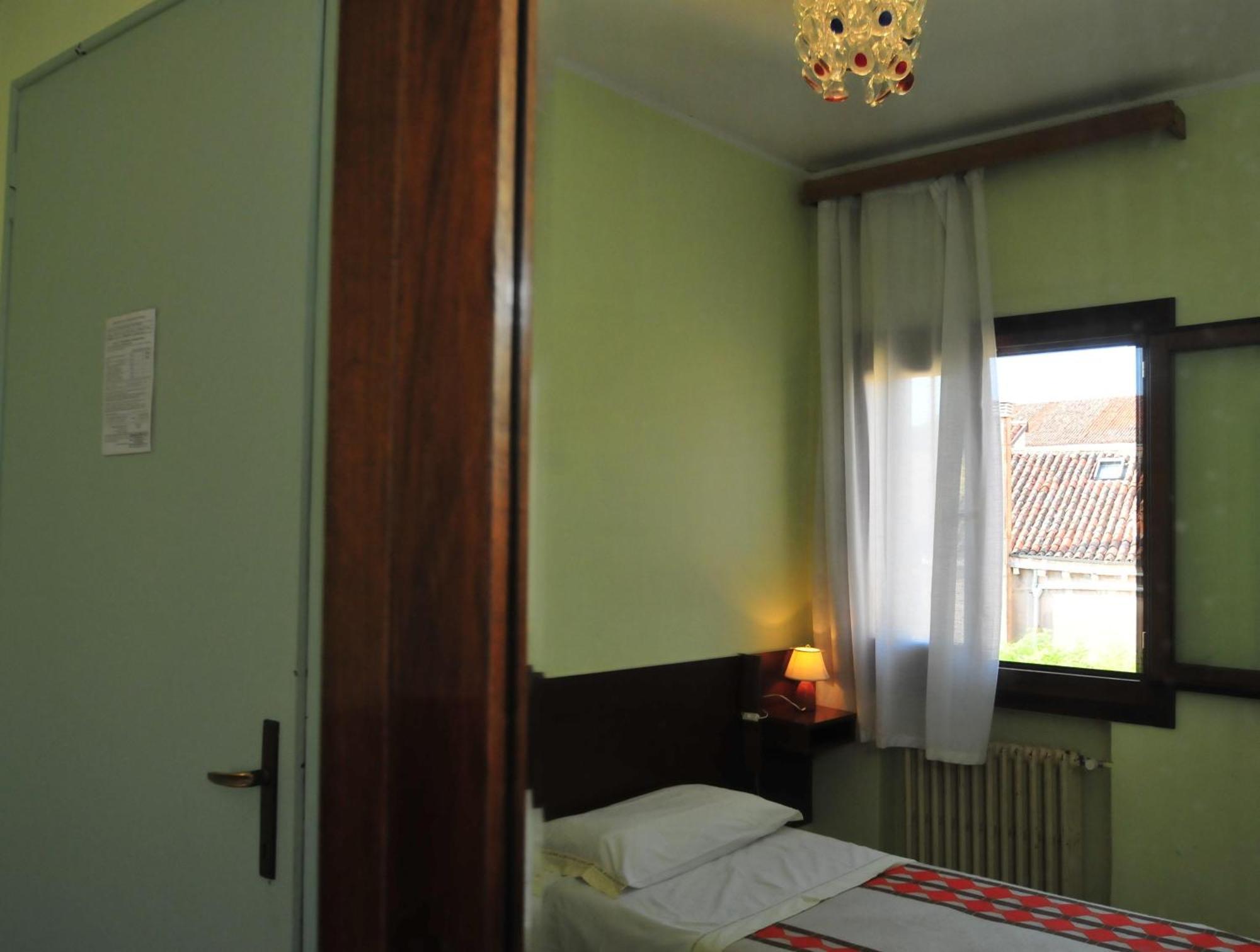 Locanda Sant'Anna Hotel Venedig Zimmer foto